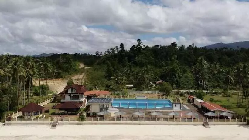 Foxy S Beach Resort