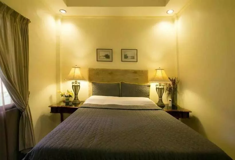 Foxy S Beach Resort