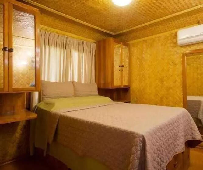 Foxy S Beach Resort