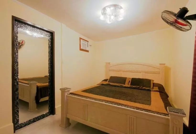 Foxy S Beach Resort