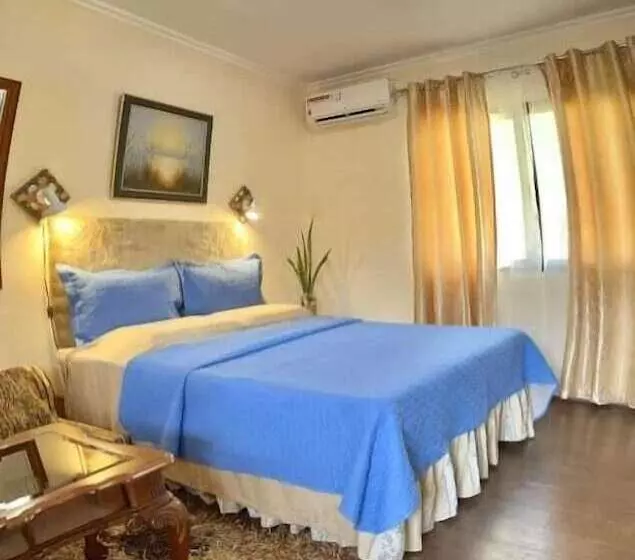 Foxy S Beach Resort