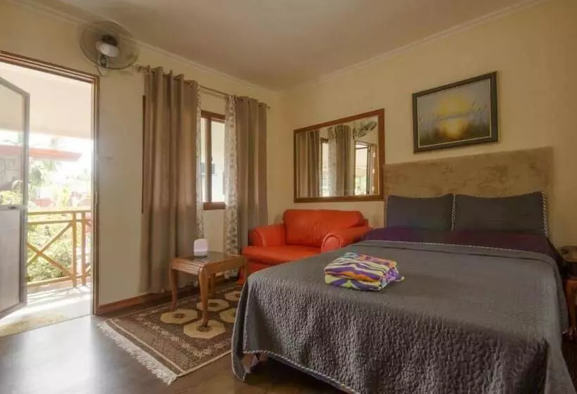 Foxy S Beach Resort