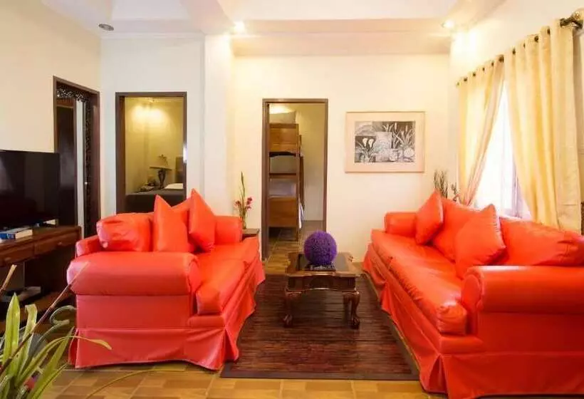 Foxy S Beach Resort