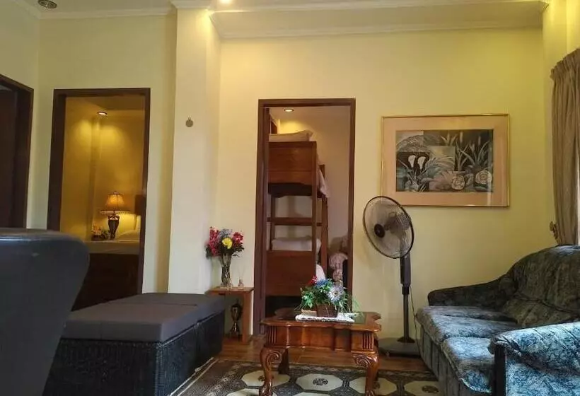 Foxy S Beach Resort