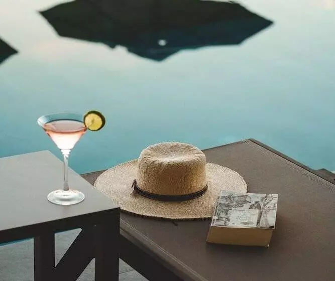 ホテル Elivia Boutique Suites
