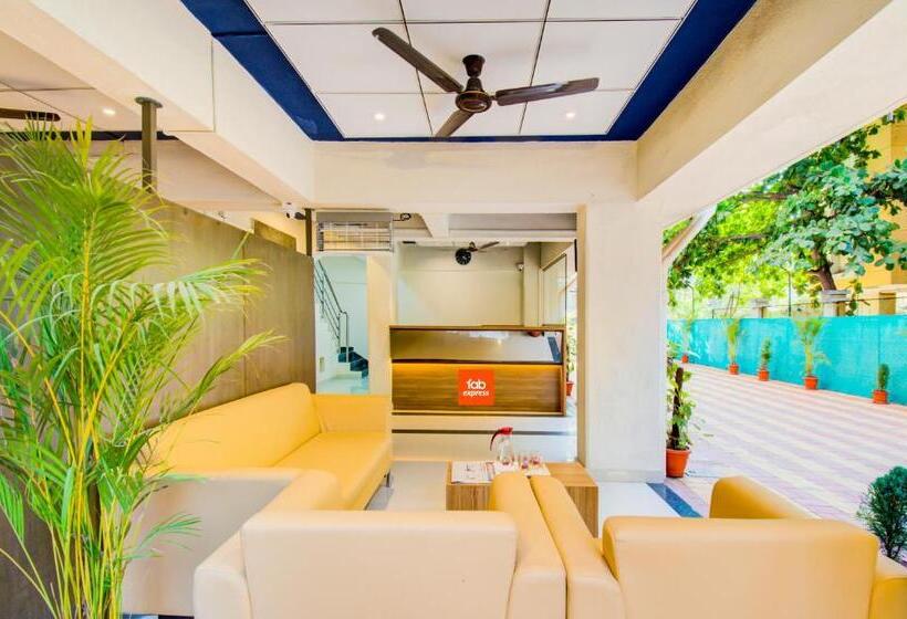 ホテル Fabexpress Marvel Bliss   Nr Trump Towers