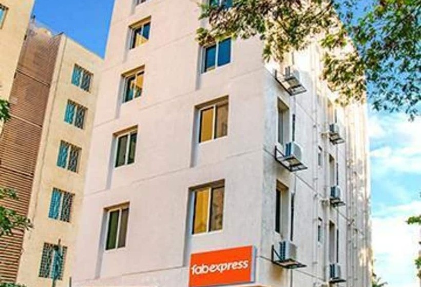 ホテル Fabexpress Marvel Bliss   Nr Trump Towers