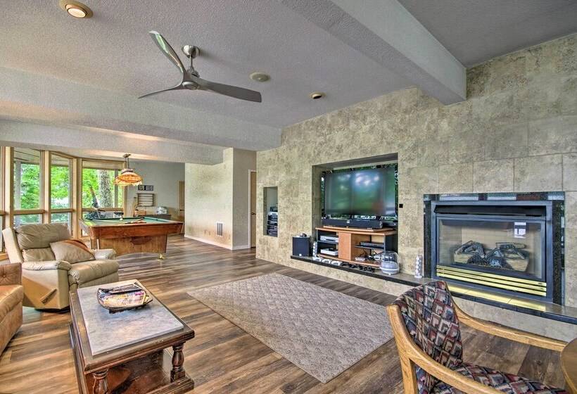 House On Lake Of The Ozarks W/ Dock & Pool Table!