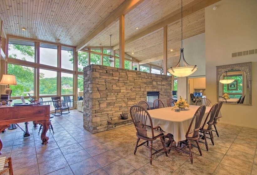 House On Lake Of The Ozarks W/ Dock & Pool Table!