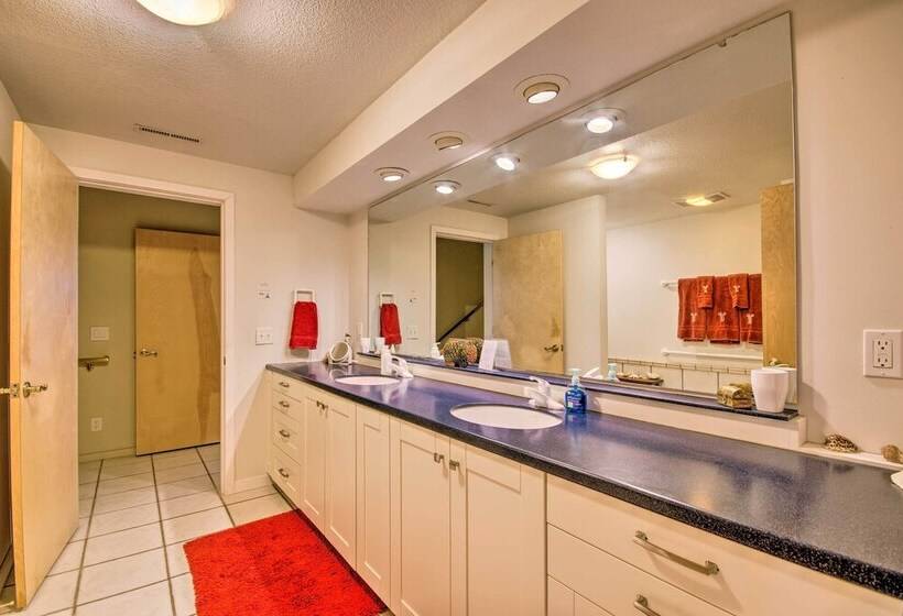 House On Lake Of The Ozarks W/ Dock & Pool Table!