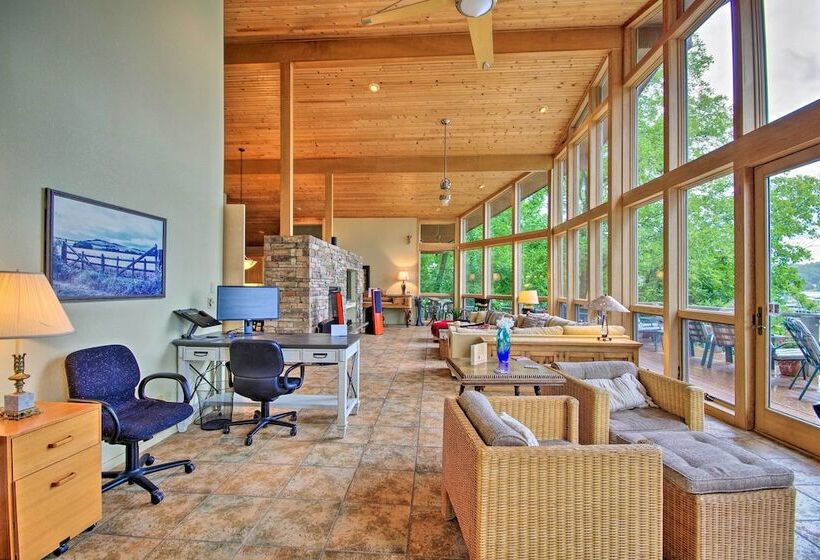 House On Lake Of The Ozarks W/ Dock & Pool Table!