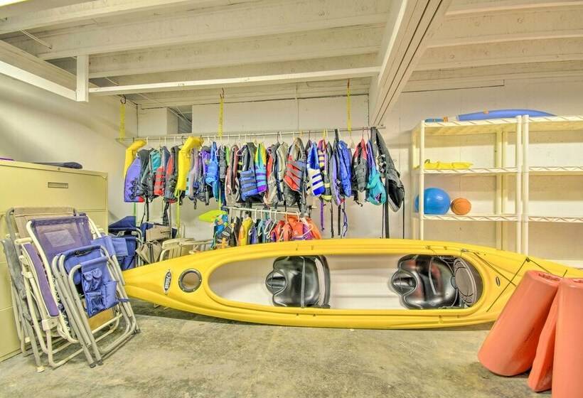 House On Lake Of The Ozarks W/ Dock & Pool Table!