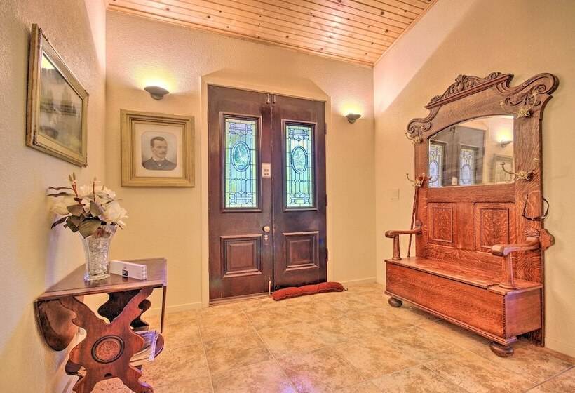 House On Lake Of The Ozarks W/ Dock & Pool Table!