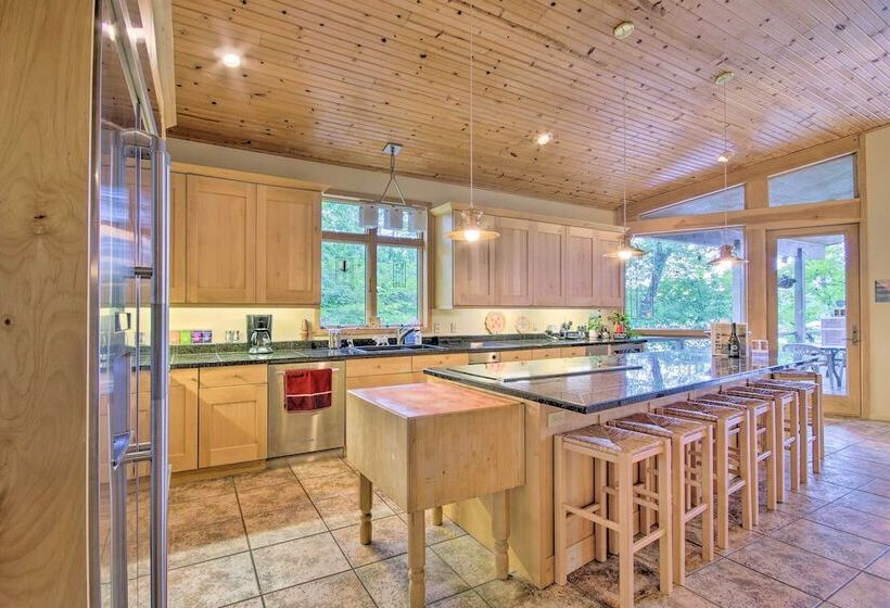 House On Lake Of The Ozarks W/ Dock & Pool Table!