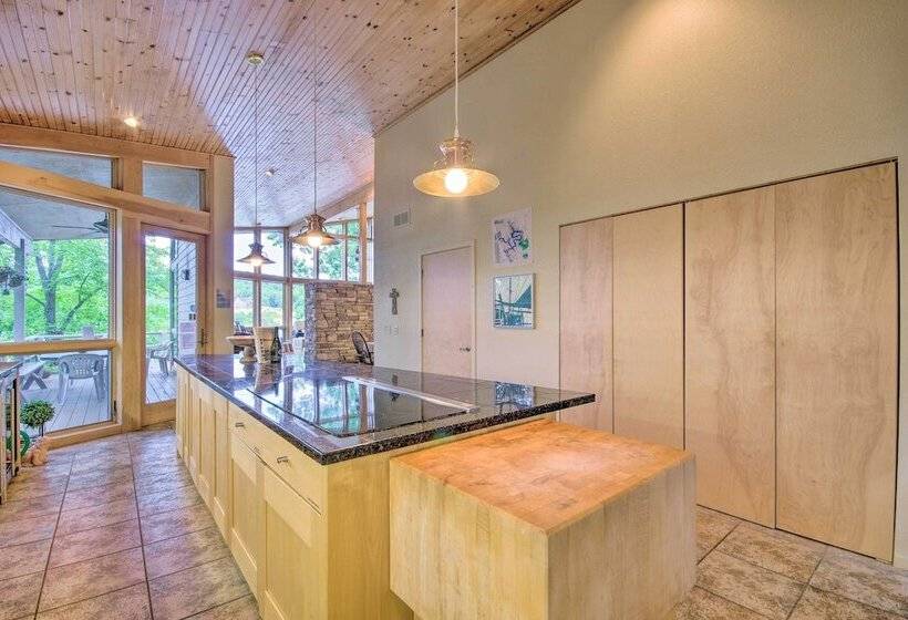 House On Lake Of The Ozarks W/ Dock & Pool Table!