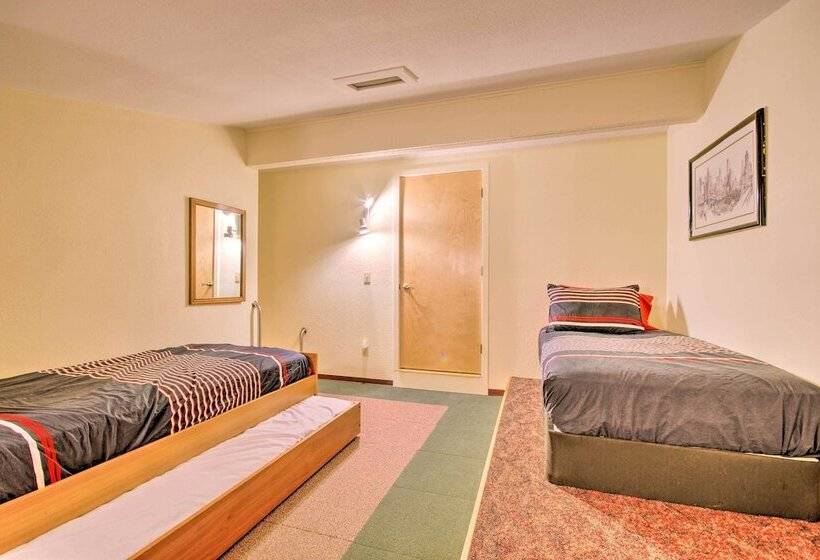 House On Lake Of The Ozarks W/ Dock & Pool Table!