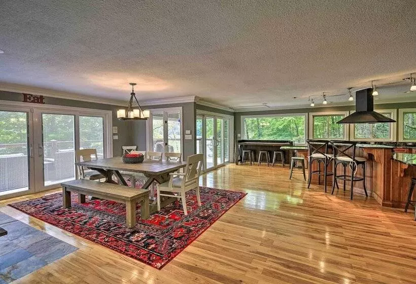 Inviting Family Abode W/ Dock On Norris Lake!