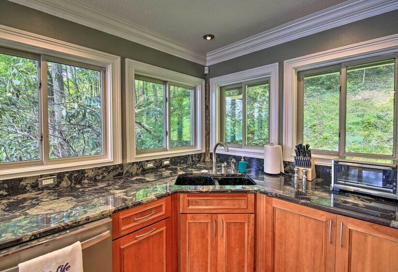 Inviting Family Abode W/ Dock On Norris Lake!