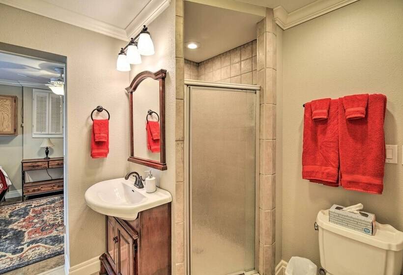 Inviting Family Abode W/ Dock On Norris Lake!