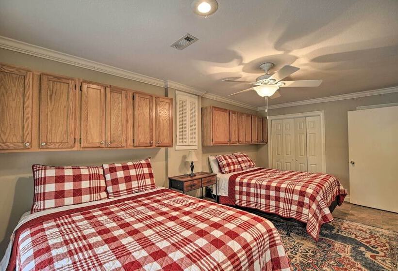 Inviting Family Abode W/ Dock On Norris Lake!