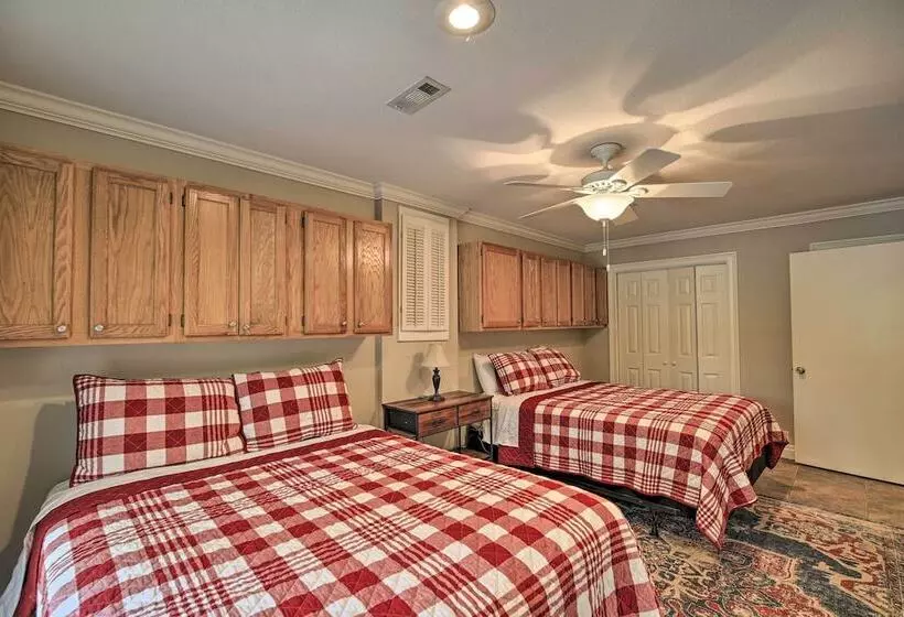 Inviting Family Abode W/ Dock On Norris Lake!