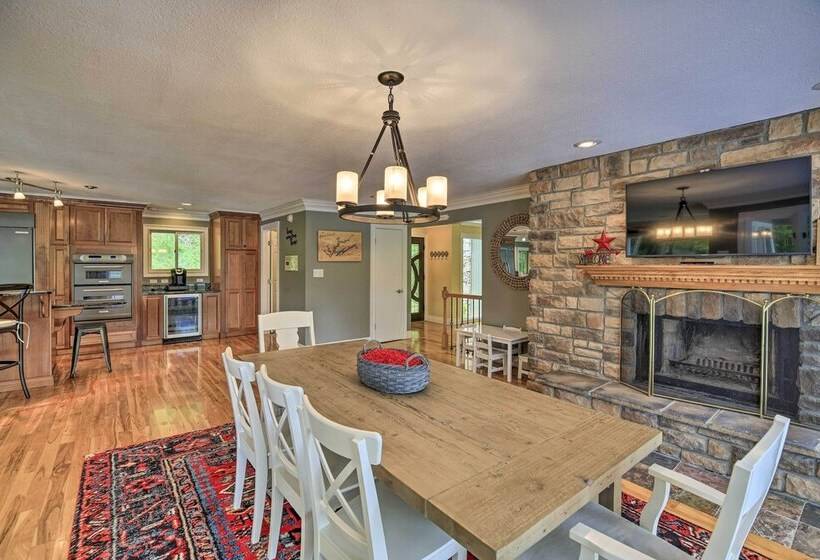 Inviting Family Abode W/ Dock On Norris Lake!