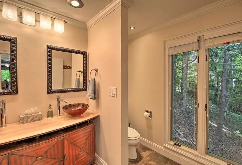 Inviting Family Abode W/ Dock On Norris Lake!