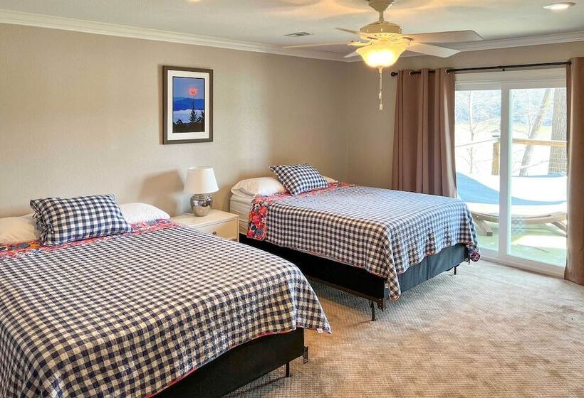 Inviting Family Abode W/ Dock On Norris Lake!