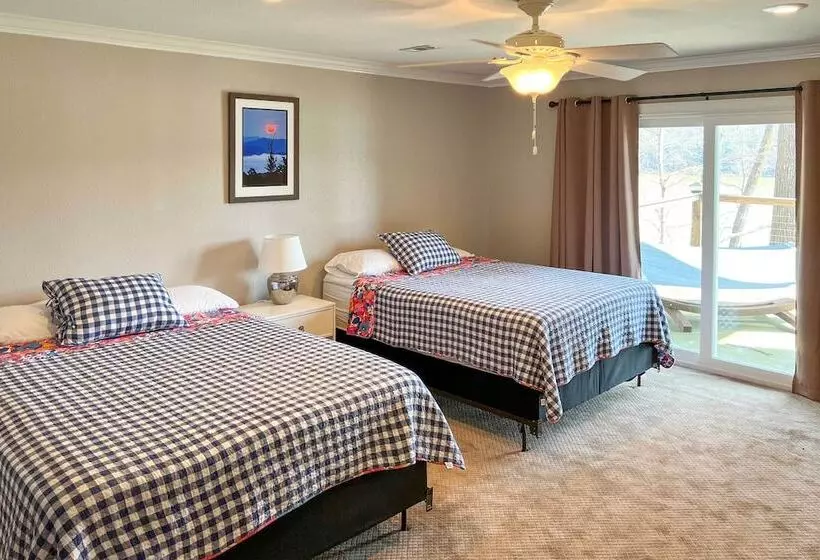 Inviting Family Abode W/ Dock On Norris Lake!