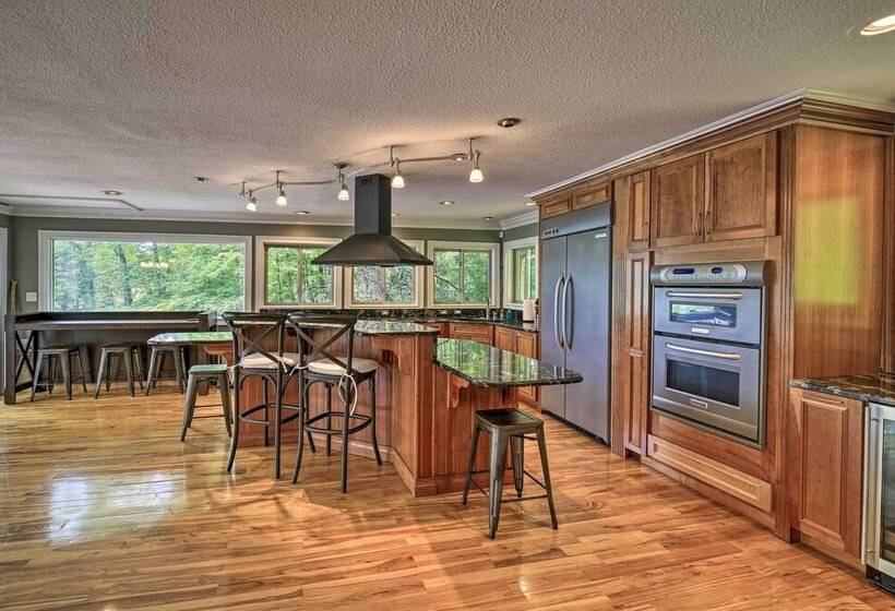 Inviting Family Abode W/ Dock On Norris Lake!