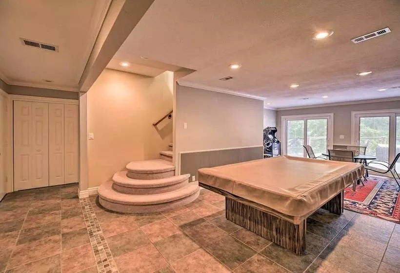 Inviting Family Abode W/ Dock On Norris Lake!