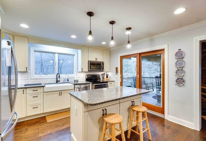 Lakefront Butler Home W/ Hot Tub & Fire Pit!