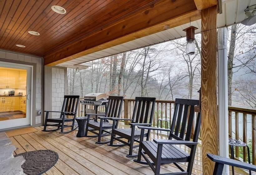 Lakefront Butler Home W/ Hot Tub & Fire Pit!
