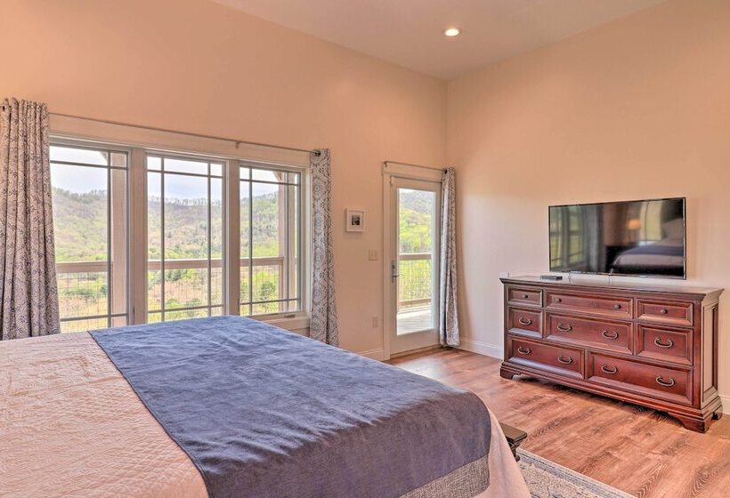 Mountain Refuge W/ View, 12 Mi To Asheville!