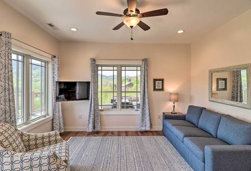 Mountain Refuge W/ View, 12 Mi To Asheville!