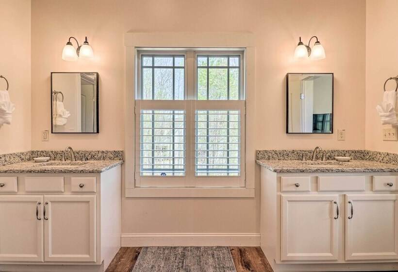 Mountain Refuge W/ View, 12 Mi To Asheville!