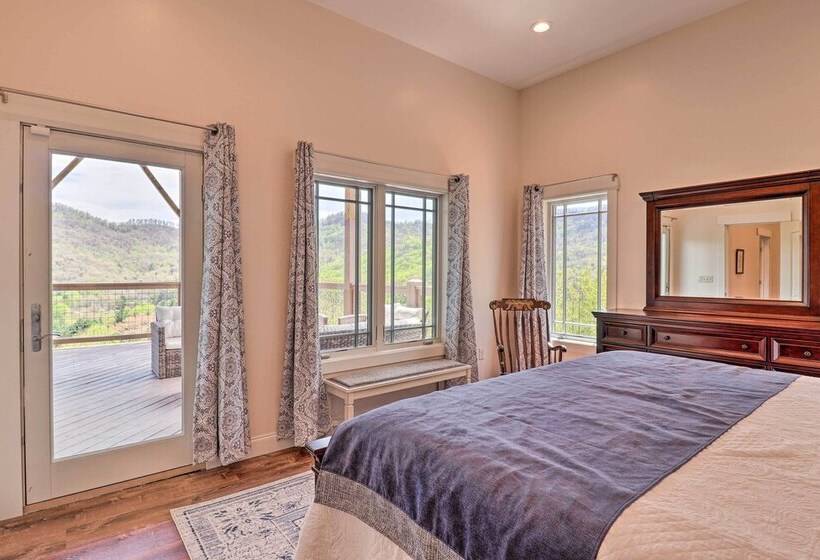 Mountain Refuge W/ View, 12 Mi To Asheville!