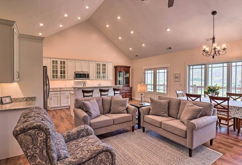 Mountain Refuge W/ View, 12 Mi To Asheville!