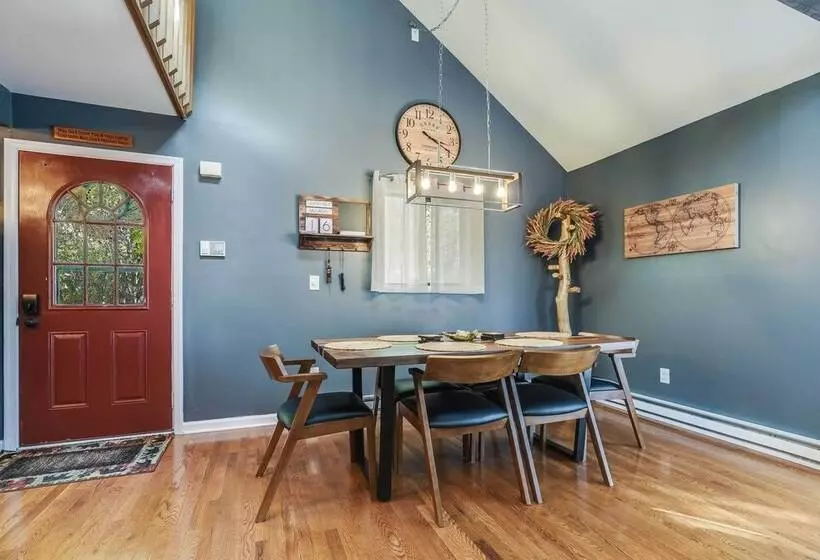 Hot Tub, Fire Pit & Barrel Sauna: Poconos Abode