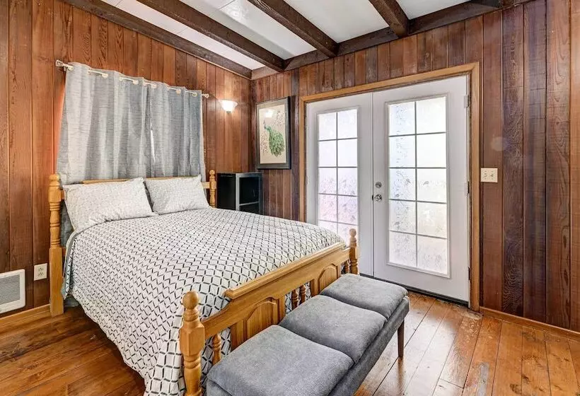 Pet Friendly Grants Pass Home W/ Hot Tub!