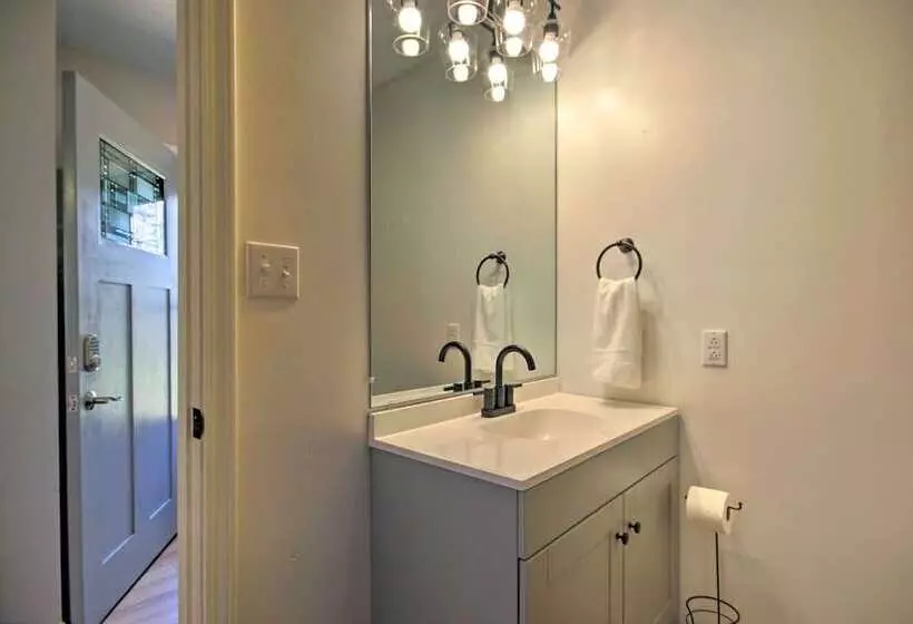 Pet Friendly Lakefront Retreat W/ Deck & Dock