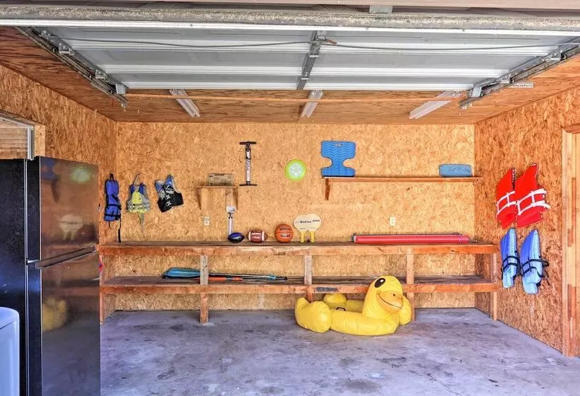 Pet Friendly Lakefront Retreat W/ Deck & Dock