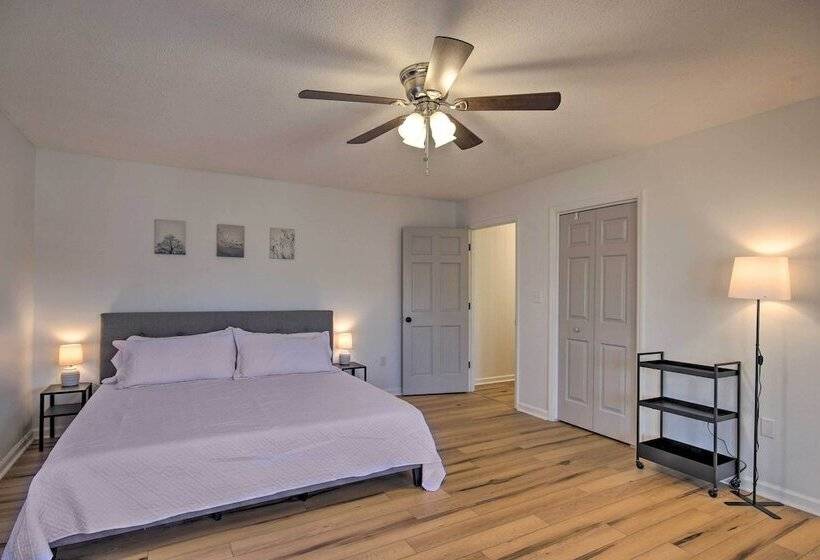 Pet Friendly Lakefront Retreat W/ Deck & Dock