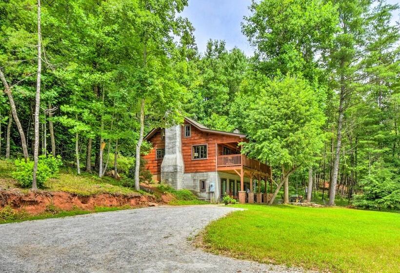 Chauga River Cabin: Pets Welcome!