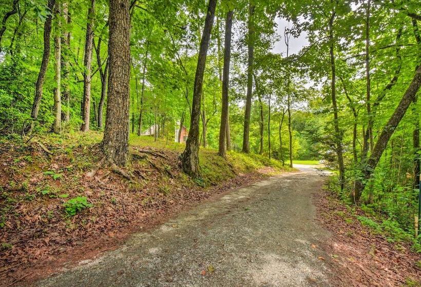 Chauga River Cabin: Pets Welcome!