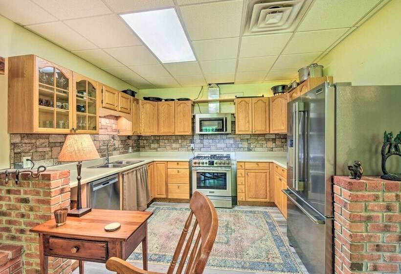 Chauga River Cabin: Pets Welcome!