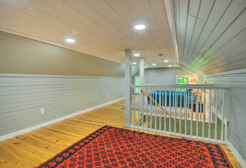 Chauga River Cabin: Pets Welcome!