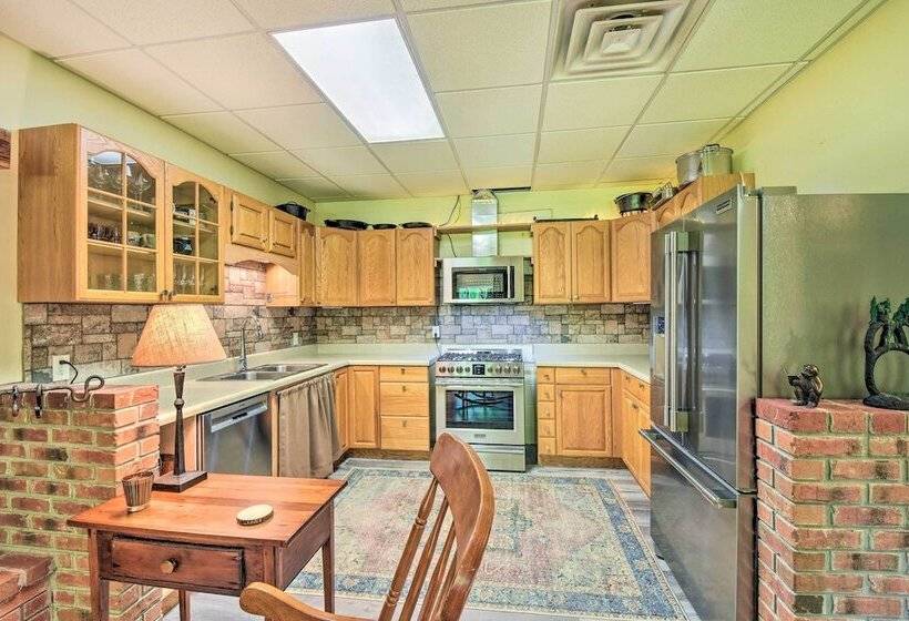 Chauga River Cabin: Pets Welcome!