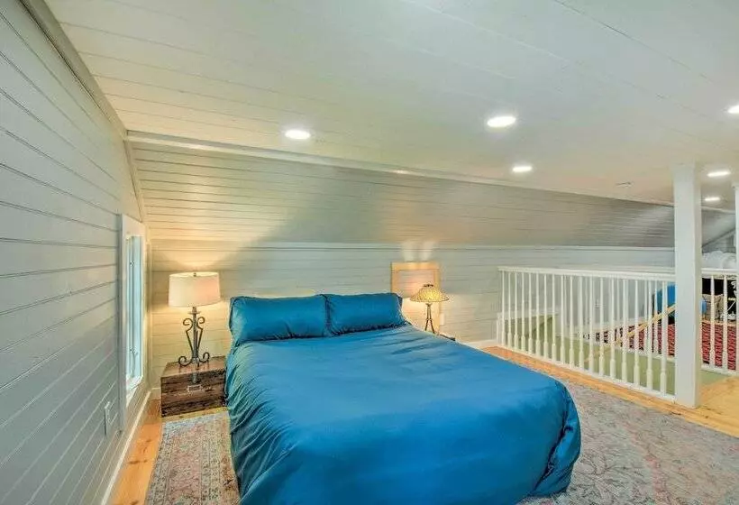 Chauga River Cabin: Pets Welcome!