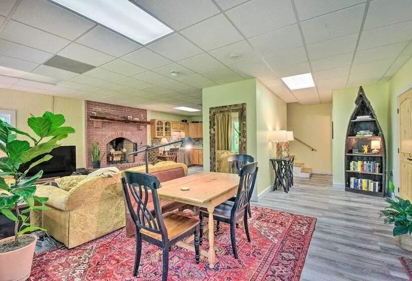 Chauga River Cabin: Pets Welcome!